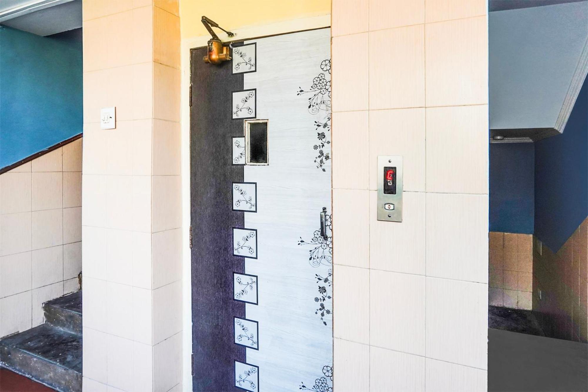 Hotel O Vibrant Residency 아흐메다바드 외부 사진